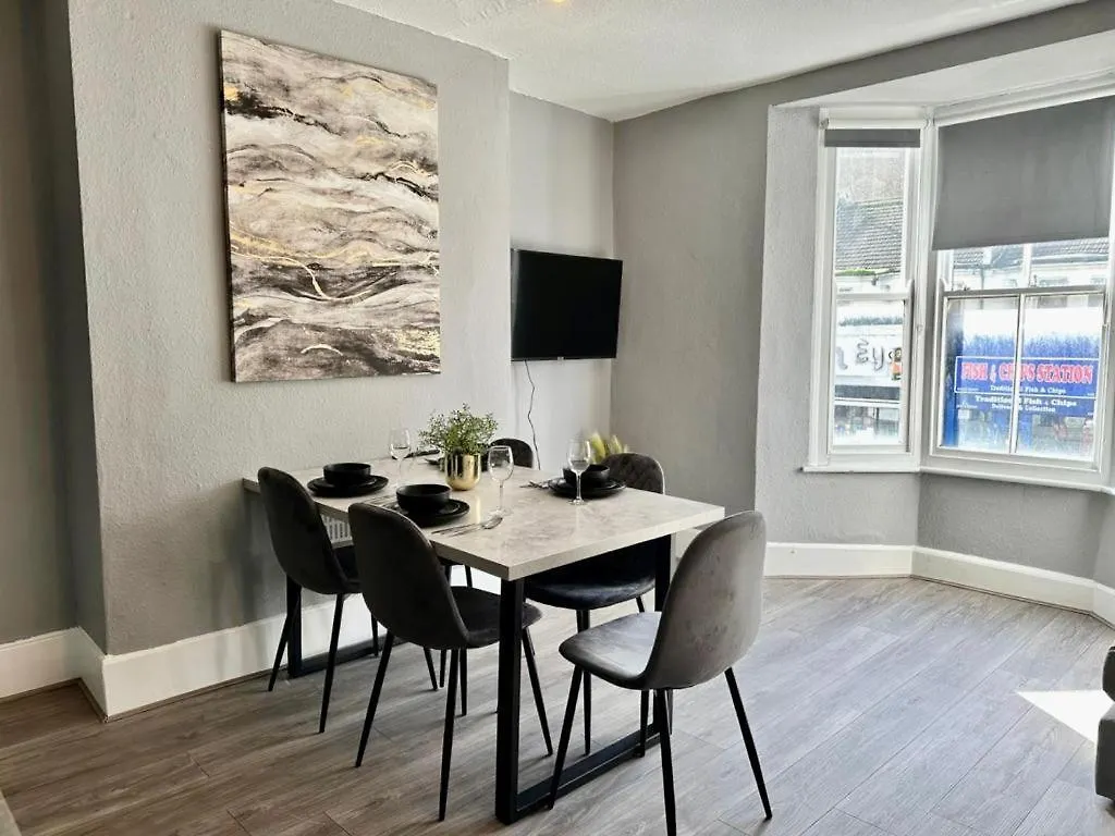 Apartment Flash Sale Brighton Train Station 3 Bedroom Flat Bn180Alon United Kingdom