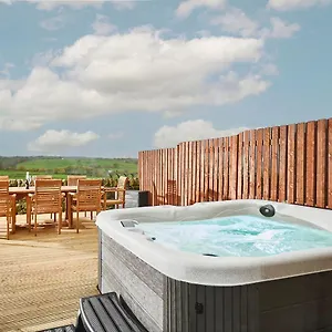 - Hot Tub Cinema Games Sleeps 12 Holiday home Haworth