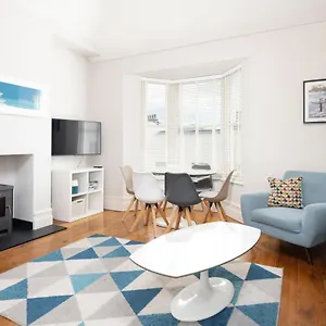  Apartment Spacious Sillwood Street -